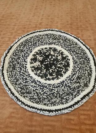 Коврик вязаный.