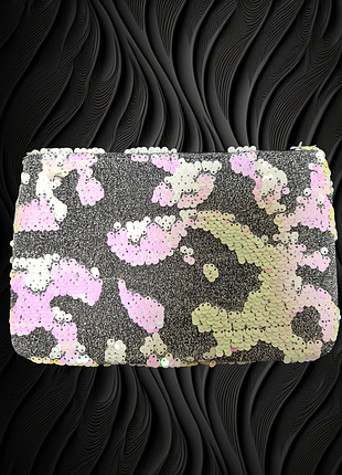 Дуже красива  косметичка з лилетками