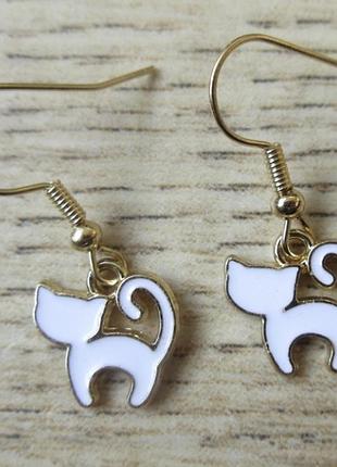 Сережки з підвіскою у формі кішок