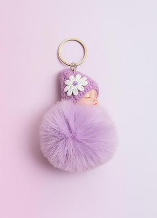 Брелок-помпон «сонний малюк» з в'язаною шапочкою — м'який екох фіолетовий