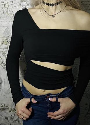 Кофтинка чорна з відкритим плечем
