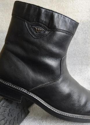 Мужские зимние кожаные сапоги. размер 42.