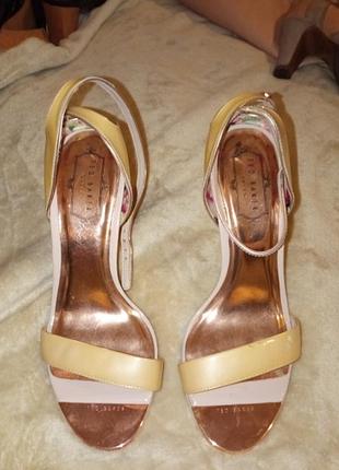 Босоніжки нюд ted baker