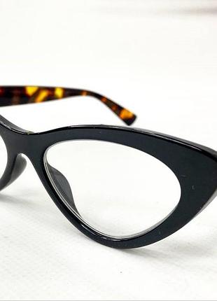 Коригуючі жіночі окуляри для зору витончені лисички трикутники в пластиковій оправі з широкими дужками