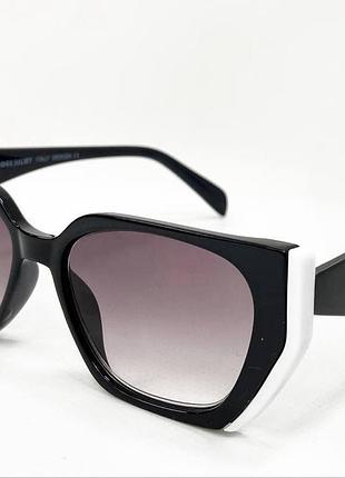 Окуляри для корекціі зору жіночі тоновані в пластиковій двокольоровій оправі з геометричними дужками