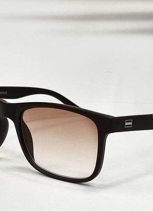 Очки для коррекции зрения унисекс прямоугольные матовые тонированные с градиентной тонировкой дужки на флексах коричневый, -5.0