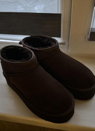 Продам уггі нові