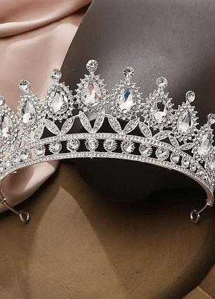 Корона белая изысканная с камнями