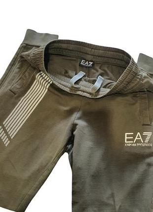 Спортивные штаны.