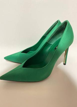 Туфлі zara basic смарагдово-зелені на каблуку, розмір 40