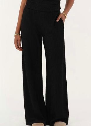Високі жіночі фактурні брюки wide leg