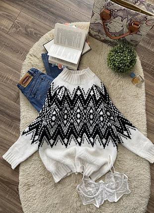 Подовжений білий светр з жакардовим візерунком