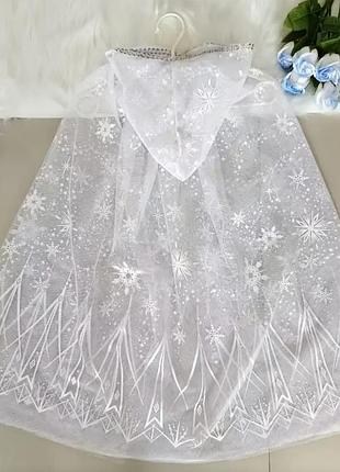 Білий плащ сніжинки