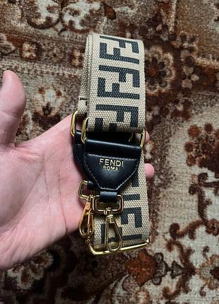 Оригинальный монограммный ремешок на плечи сумки fendi roma italy