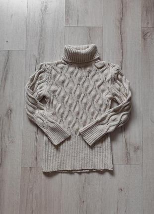 Бежевый свитер на девочку