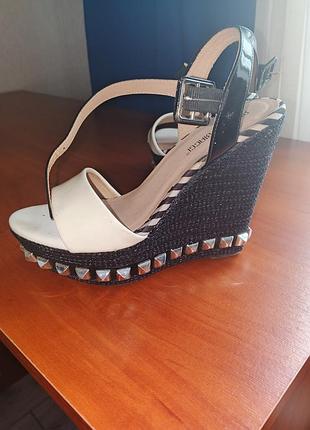 Босоножки женские