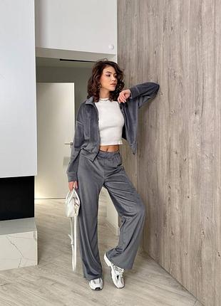 Жіночий вельветовий костюм