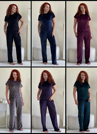 Велюровая пижама с широкими брюками и футболкой