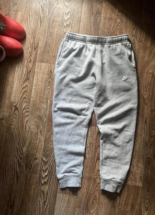 Сірі спортивні штани nike nsw