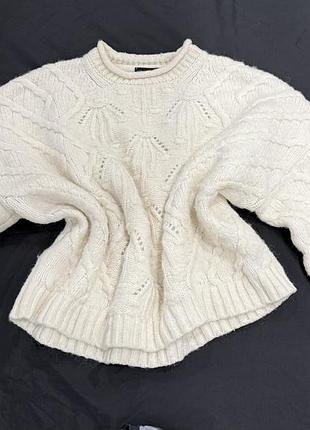 Білий светр оверсайз