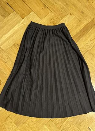 Чорна спідниця плісе