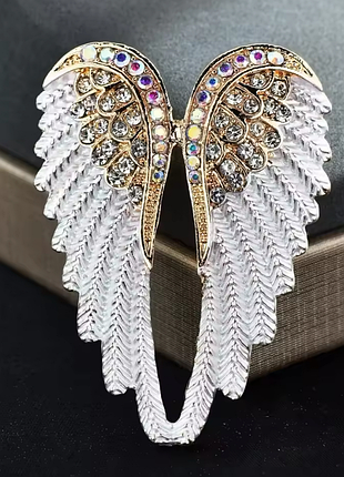 Брошь значок крыла с камушками