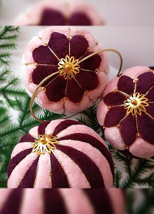 Новорічні іграшки