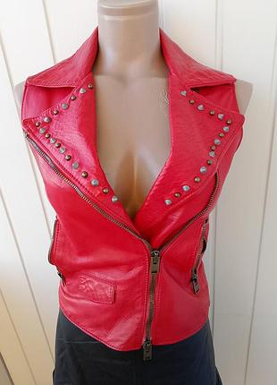 Шикарная жилетка кожаная