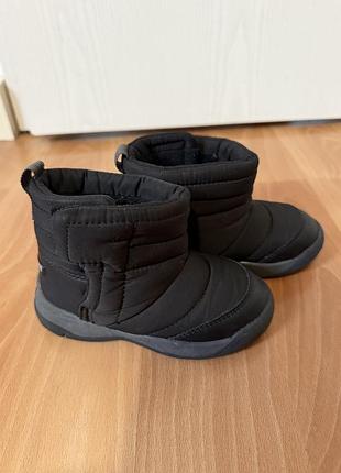 Зимові сапожки для хлопчика.