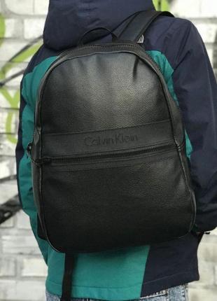 Крутой рюкзак calvin klein, очень удобный и вместимый.