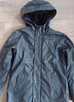 Непромокальна куртка на хлопчика.