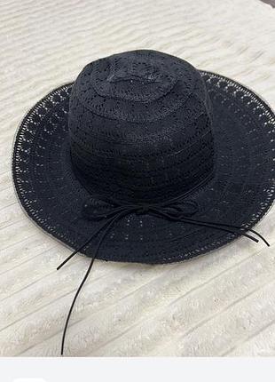 Капелюх чорний жіночий