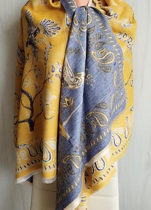 Красивый двусторонний очень теплый шарф палантин с этническими мотивами