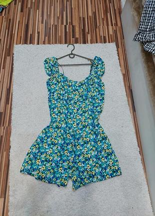 Яркий цветочный ромпер