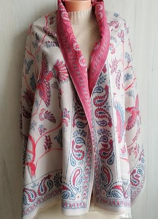 Красивый двусторонний очень теплый шарф палантин с этническими мотивами