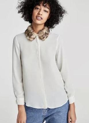 Блузка zara с меховым воротником