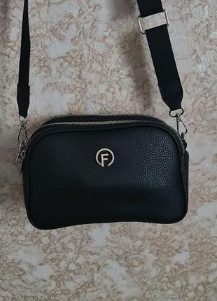 Сумка жіноча з екошкіри.