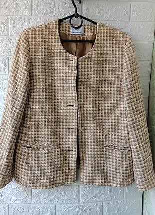 Чудовий жіночий піджак