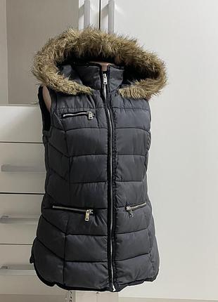 Жилетка теплая с капюшоном серая женская s-m