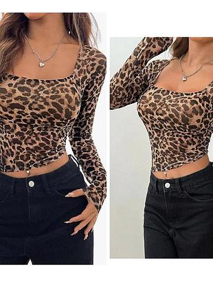 Стильная кофточка в хищный леопардовый принт