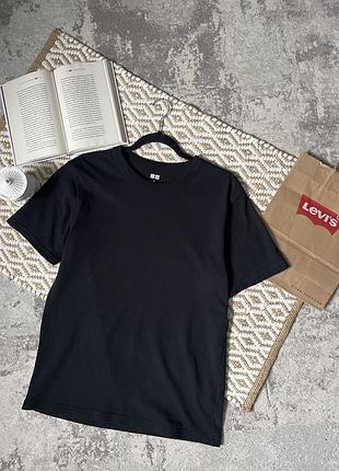 Чорна базова футболка uniqlo розмір s