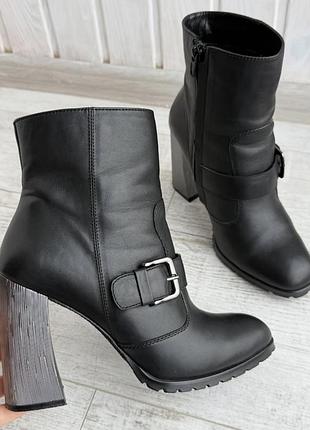Чорні шкіряні ботильйони український бренд l. carvari натуральна шкіра