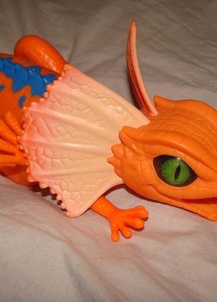 Інтерактивна іграшка помаранчева ящірка плащоносна