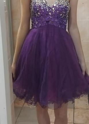 Праздничное платье женское с ловушками и камнями