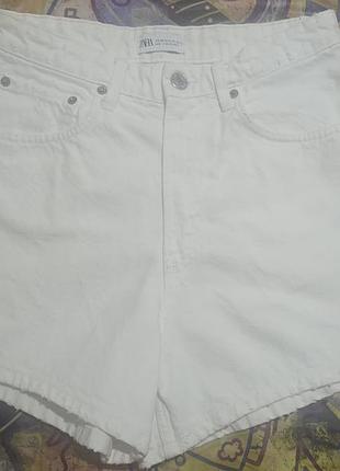 Білі котонові шорти трапецією zara
