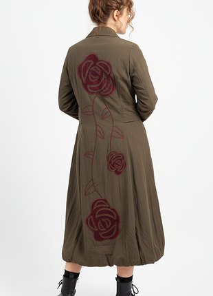 Крутое готическое итальянское пальто пуховик италия розы хаки теплое легкое макси длинной