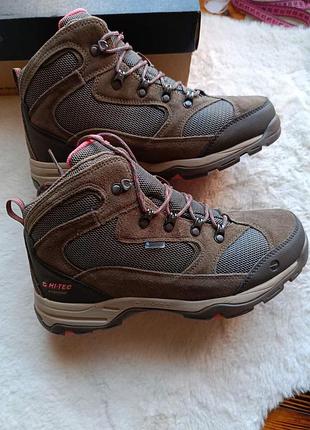 Черевики hi-tec, нові(сток), теплі, водонепроникні.  натуральна шкіра.рожеві 38 розмір, голубі 40 розмір.