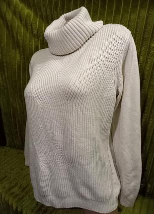 Белый б.у длинный свитер.с высокой горловиной.40/42р.