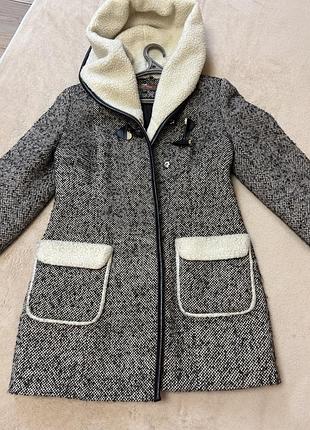 Пальто зимове ,тепле .якість чудова , італія 44 розмір