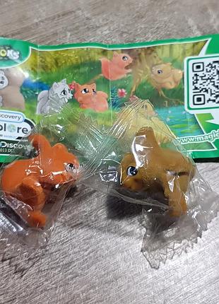 Киндер фигурка. бархатные объятия. 2013 год. kinder.